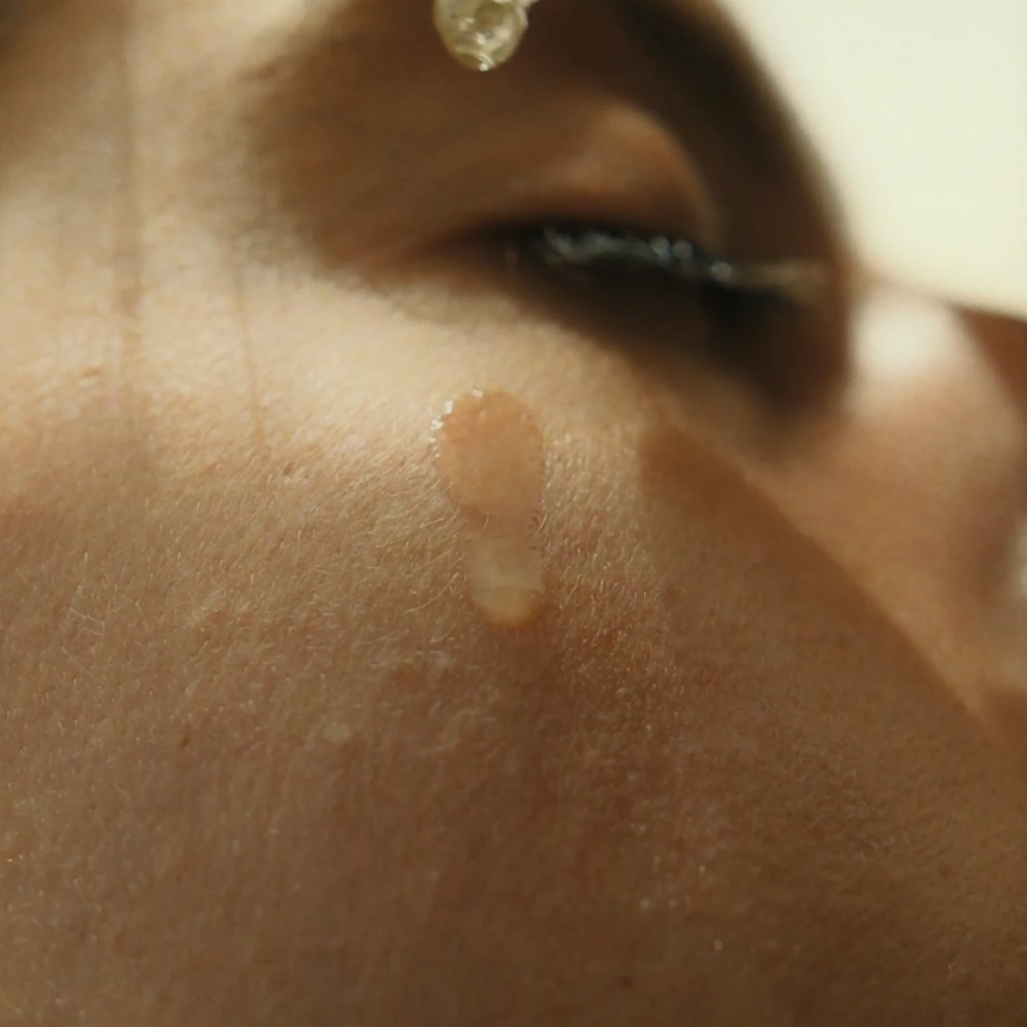 KORRES Santorini Grape Velvet Skin Drink 4 KORRES Santorini Grape Velvet Skin Drink - Image 4